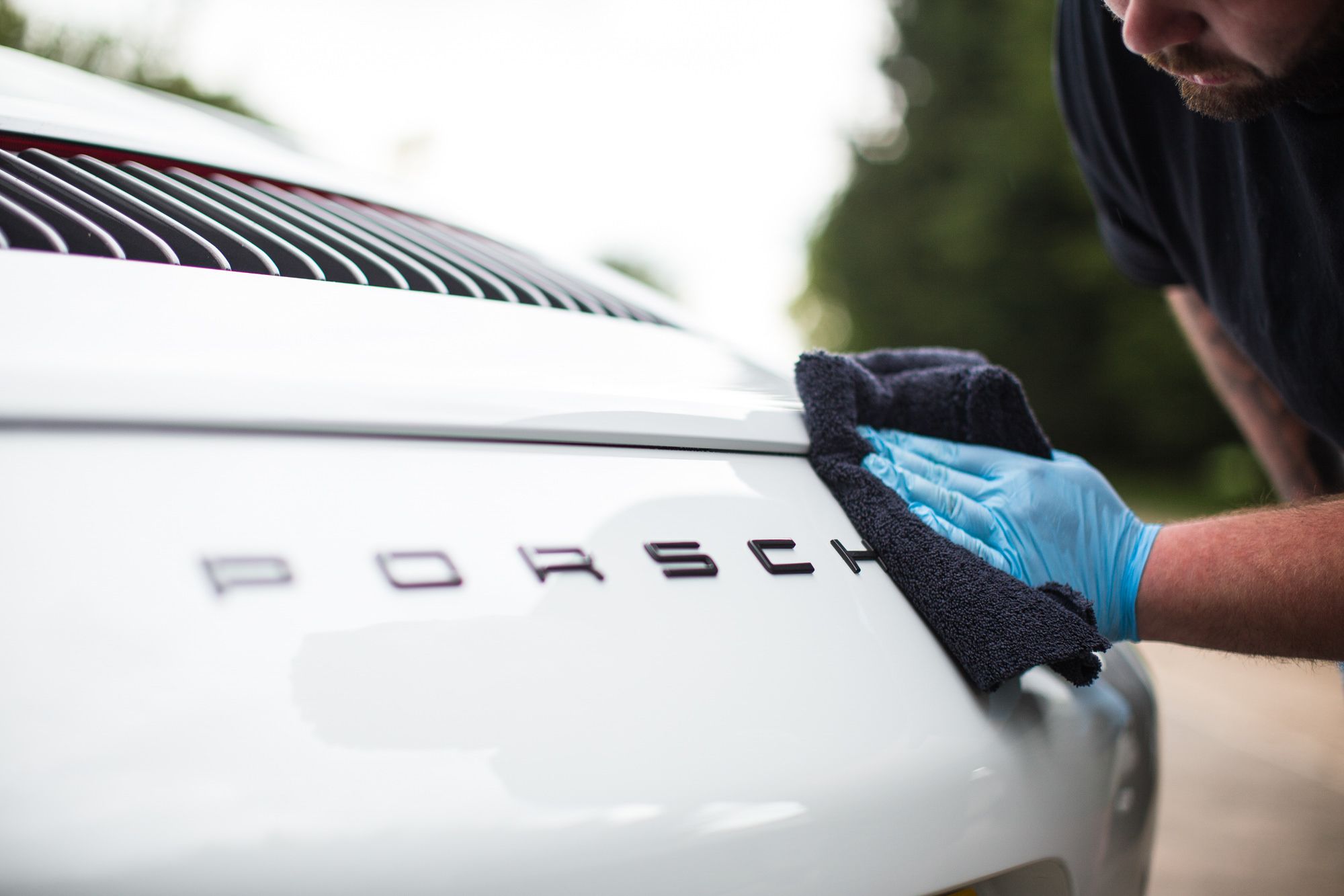 Porsche 911 blanco Gas Details darcerapulircera.com